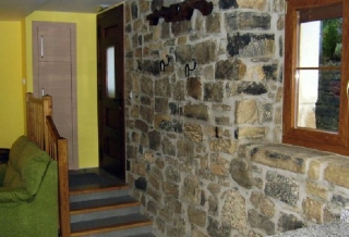 Entrada a la casa con salón