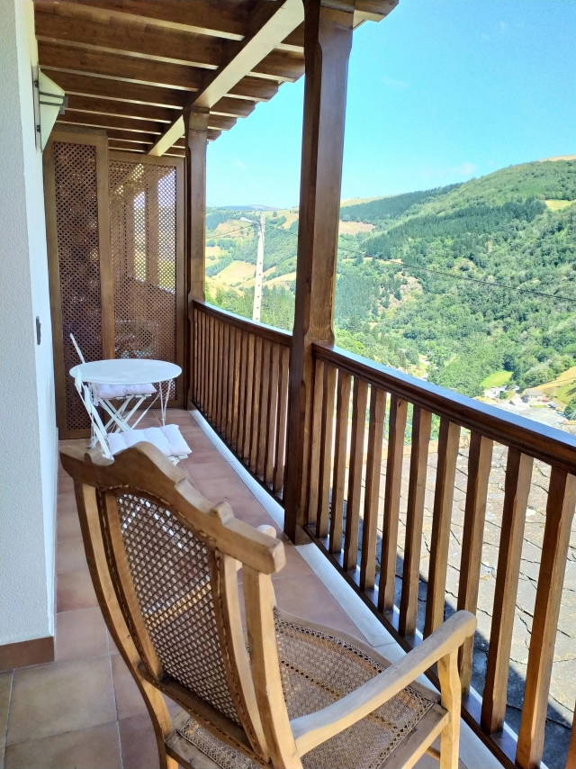 Carujo Amplia terraza