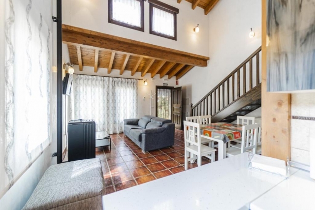 Sala amplia con sillones 