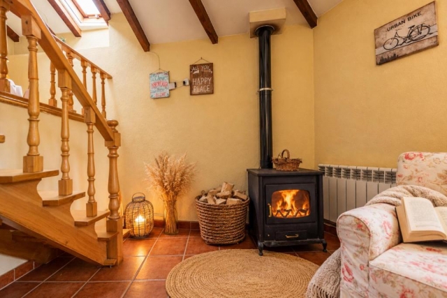 Salon con chimenea