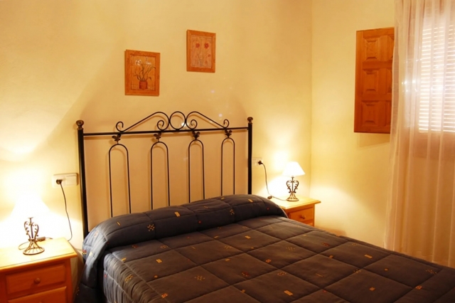 Dormitorio amplio con cama