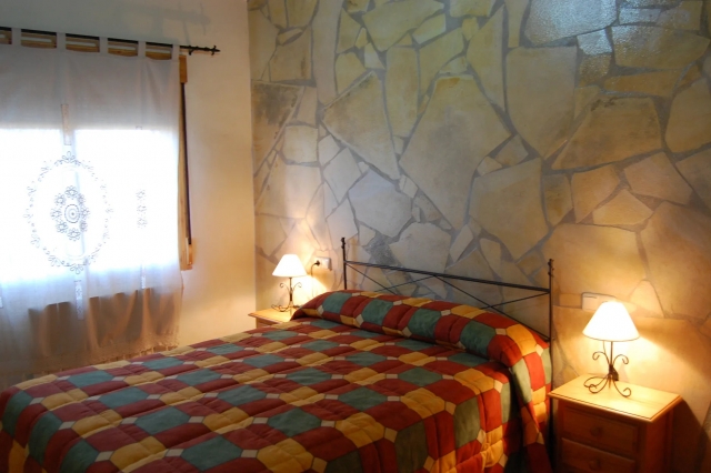 Dormitorio amplio con cama