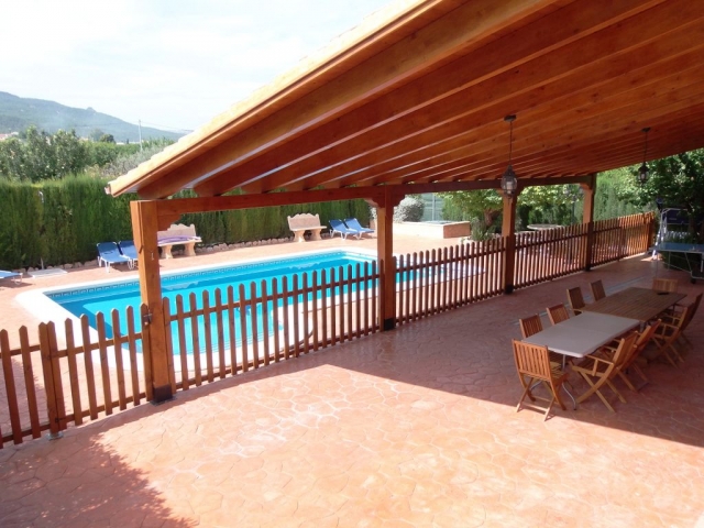 Vistas de la piscina desde el porche
