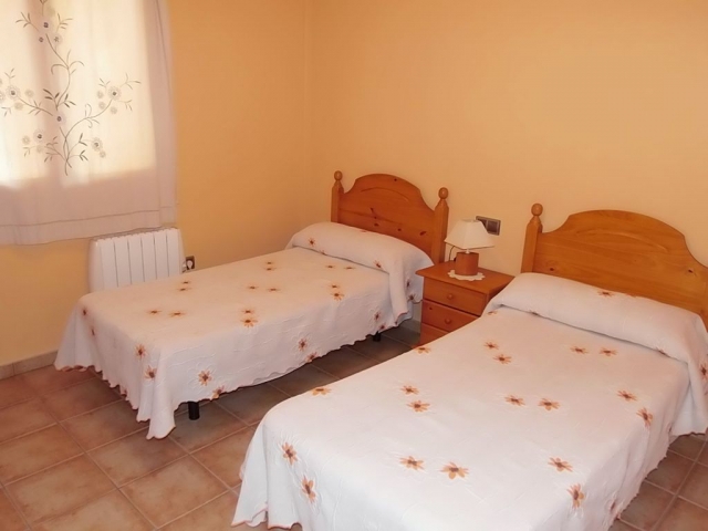Dormitorio con camas individuales
