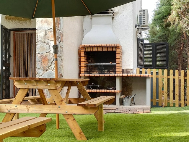 Barbacoa y mesa