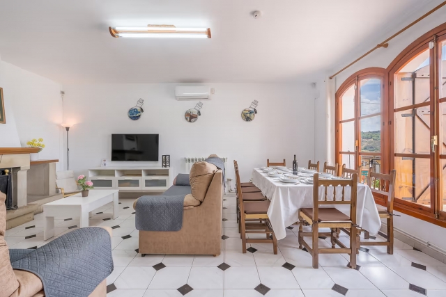 Sala amplia con sillones