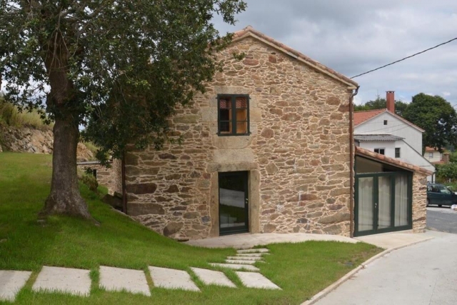Acceso a la casa y jardines