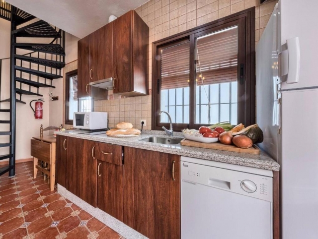 Cocina amplia con ventana