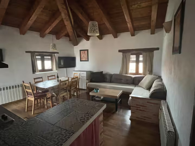 Sala amplia con sofa 