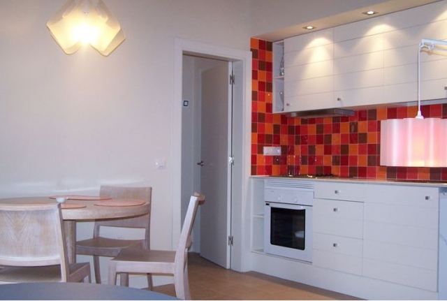 Cocina en blanco y rojo