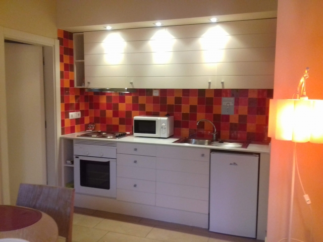 Cocina en blanco y rojo