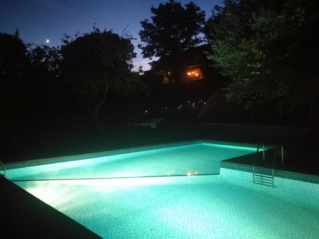 piscina noche