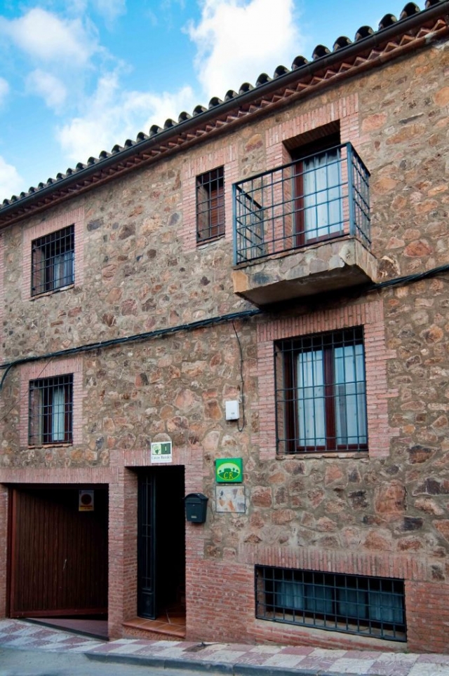 Acceso a la casa en piedra