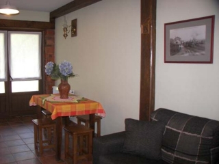 Mesa de comedor y sala de estar