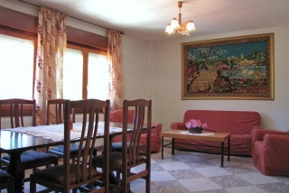 Sala de estar en tonos rojos