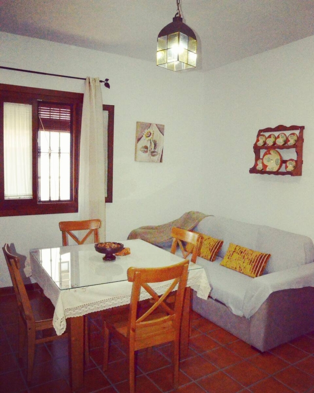 Sala de estar con sofa 