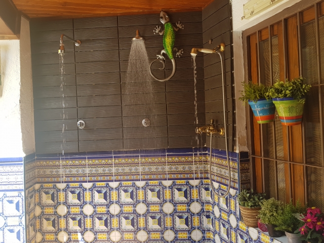 zona de duchas en patio