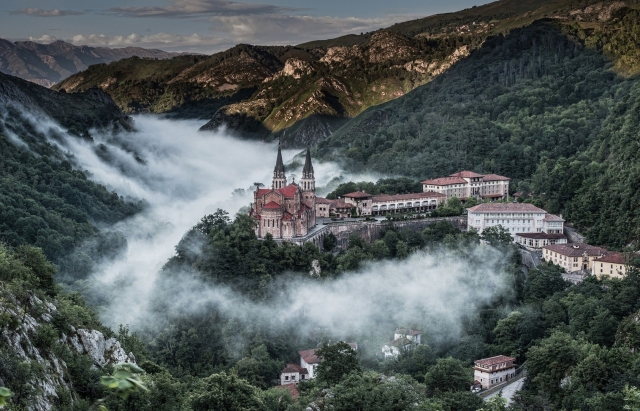 Conjunto de Covadonga y naturaleza