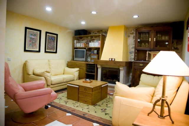 1 Sala amplia con chimenea