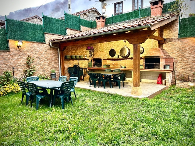 Jardin y barbacoa