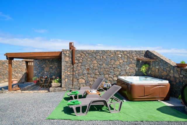 exterior con jacuzzi