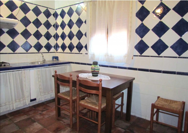Cocina con mesa