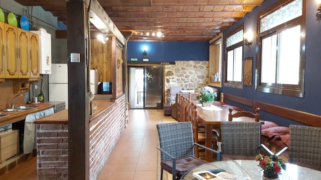 Cocina y mesa redonda