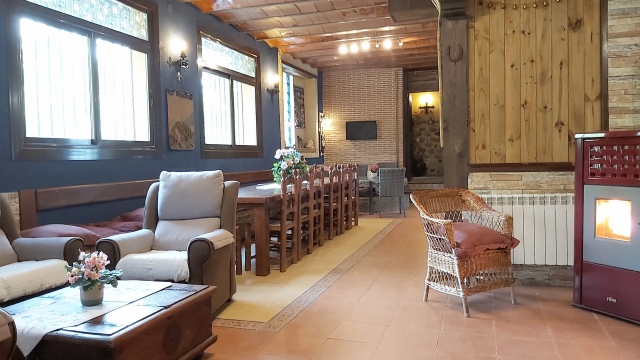 Sala de estar y mesa de comedor