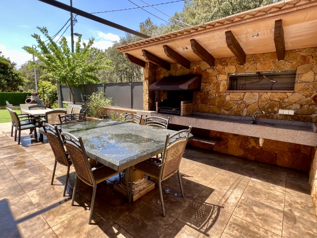 Barbacoa y comedor exterior