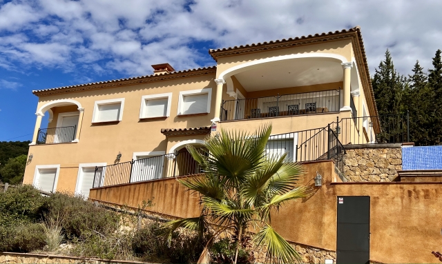 fachada desde la carretera