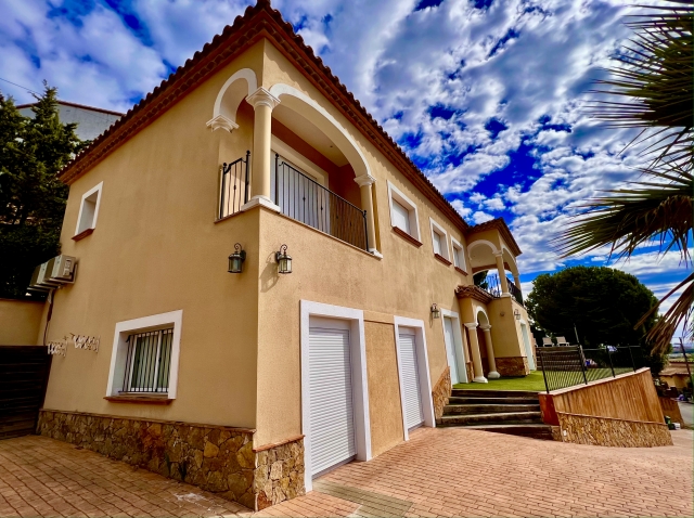 fachada desde el parking