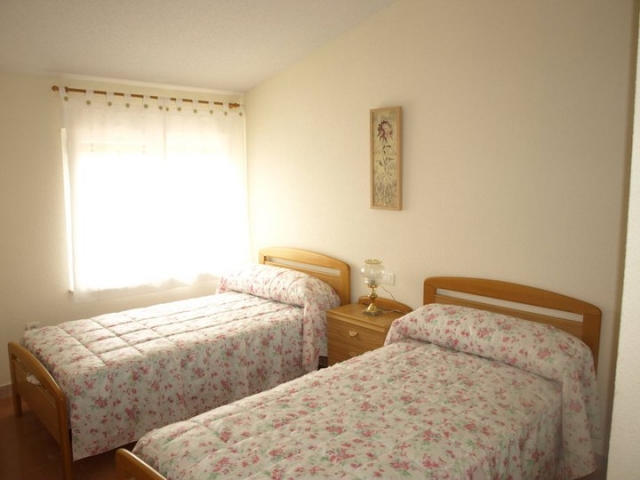 Dormitorio con camas individuales