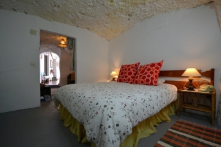 Habitaciones con mobiliario en madera