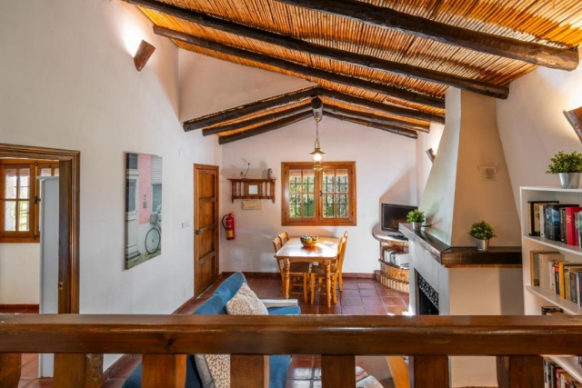 Sala amplia con ventana 