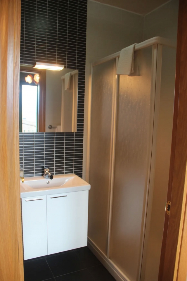 Marron con aseo y ducha