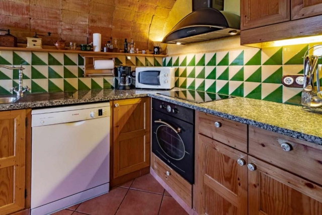 Cocina y techo abovedado