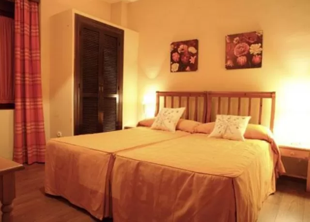 Double bedroom 2 beds