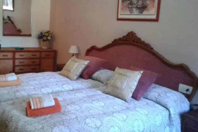 Dormitorio doble con aseo