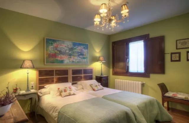 Double bedroom 2 beds