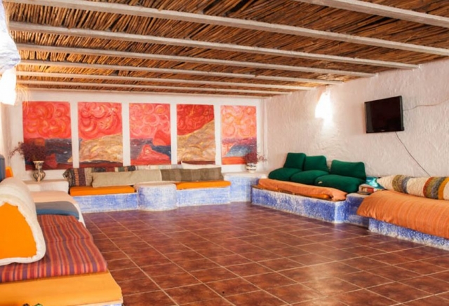 Sala de terapias con televisor