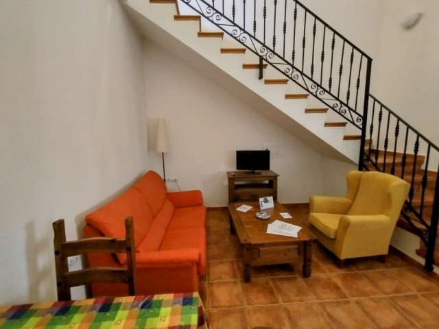 1 Sala de estar y escaleras