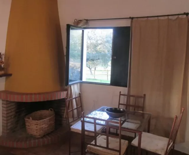 Chozos de la Roca- Madroñera
