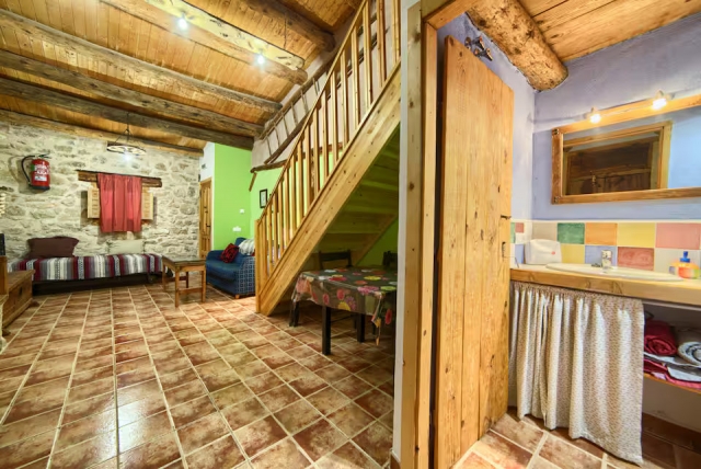 Sala de estar y aseo