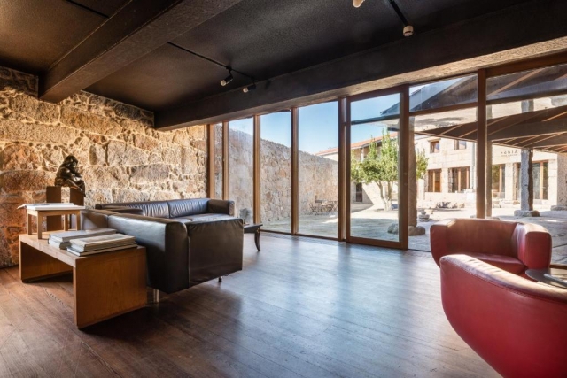 Sala amplia con vistas 