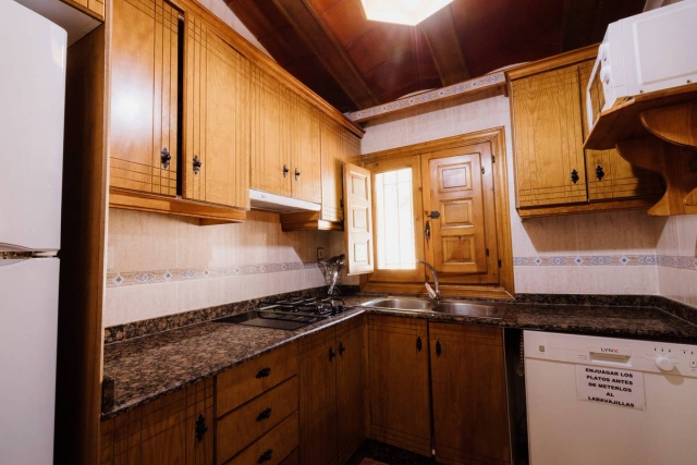 Cocina con armarios 