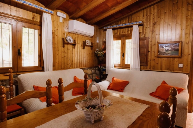 Sala amplia con sillones
