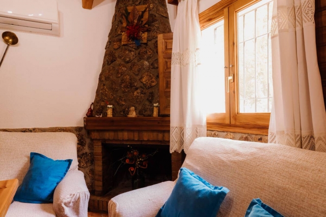 Sala de estar con chimenea