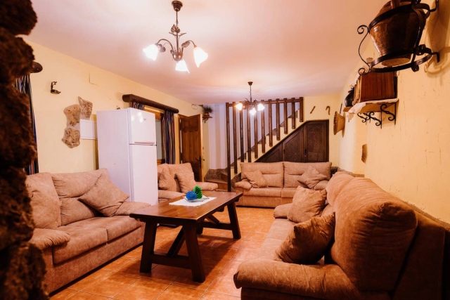Sala interior con escalera
