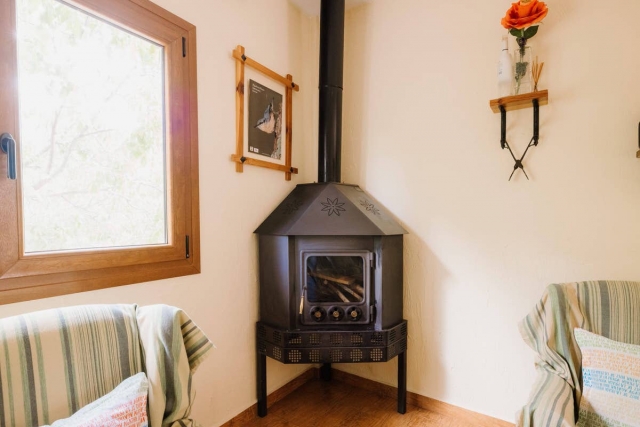 Sala amplia con chimenea 