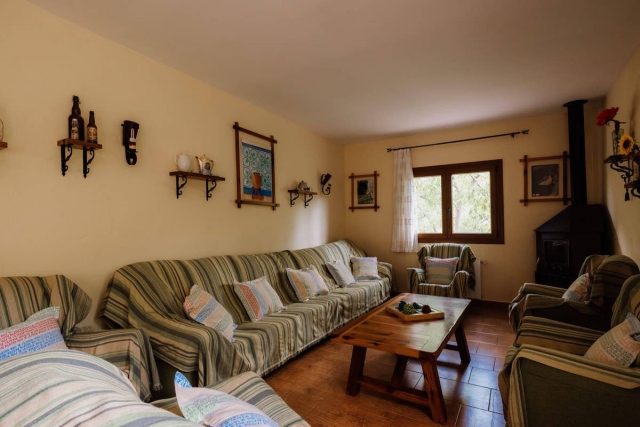 Sala amplia con sillones 